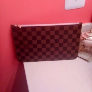 Brand new louis Vuitton neverfull pochette